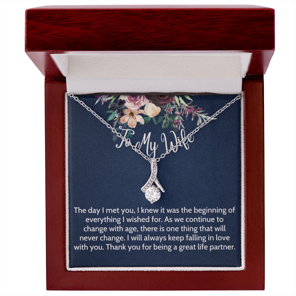 Alluring Beauty Necklace For Wife